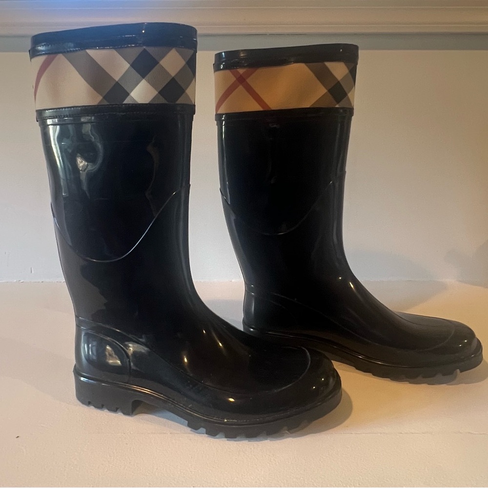Burberry black rain boots